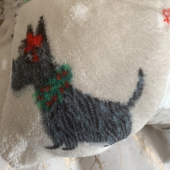 Holiday Plush Pillows 2pk - Picture 6 of 6